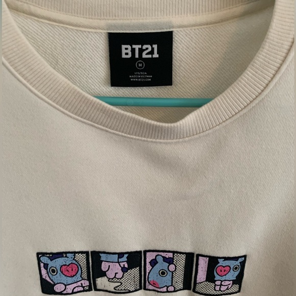 BT21 Mang Unisex White Medium Graphic Crewneck (Price negotiable) - Picture 2 of 3